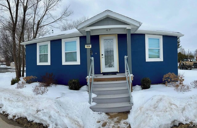 The Blue Riverside Home in Oconto