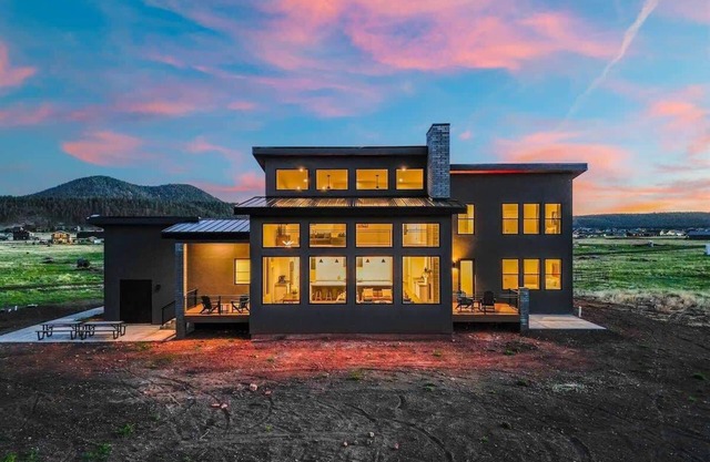 The Bluebird Flagstaff | Luxury| Sleeps 26| VIEWS