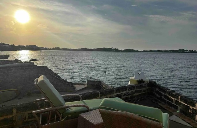 The Boathouse: Large Waterfront Cottage on Harrington Sound – Sleeps 4+