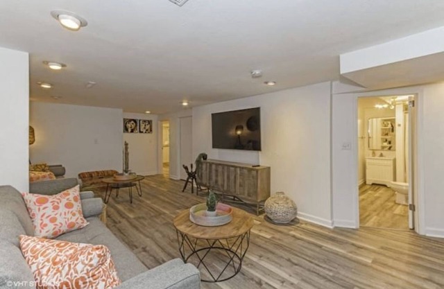 The Bohemian-Vibrant home blocks from Kinnick/UIHC