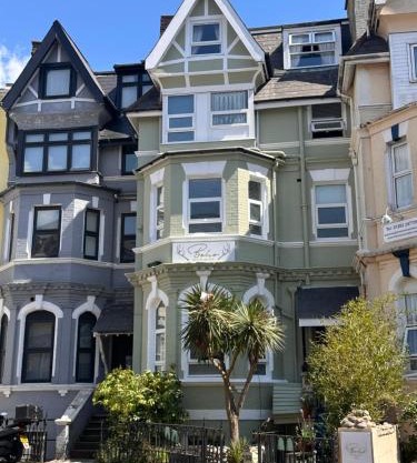 The Boho - 4 min walk to beach & town