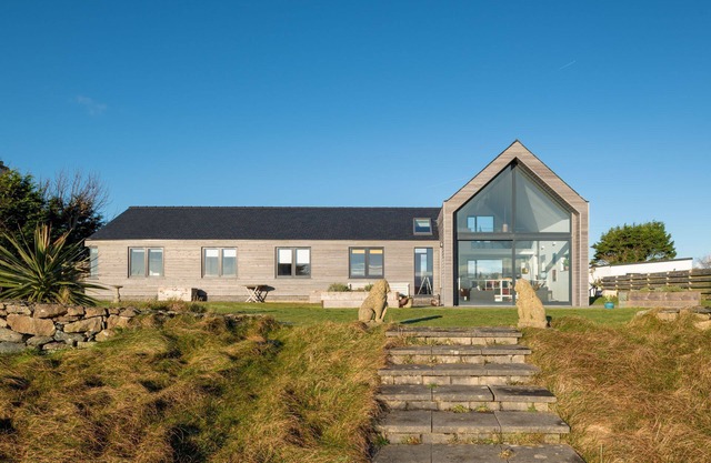 The Brackens: Beachfront holiday home, sleeps 6