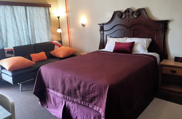 THE BROWN ROOM-Charming & Quiet THEMED Retro-Motel on Historic Route