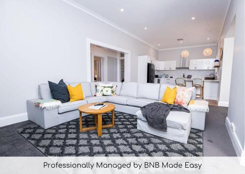 The Byng House Grand and Central, Entertain 12