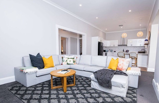 The Byng House - Grand & Central, Entertain 12 ppl
