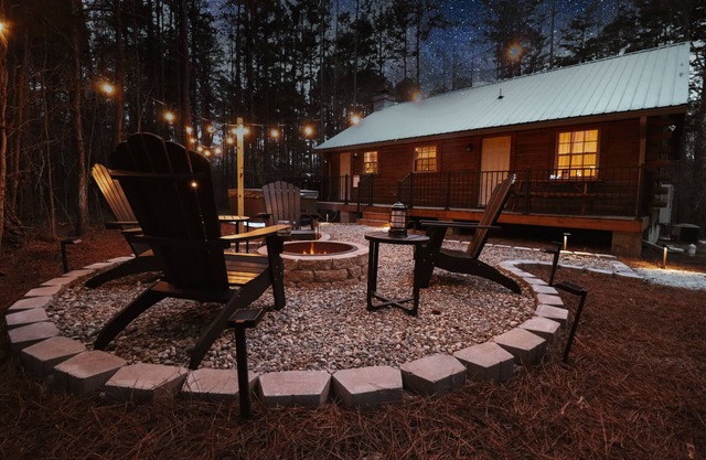 The Cabin At Hurdle Mills - Hot Tub & Fire Pit