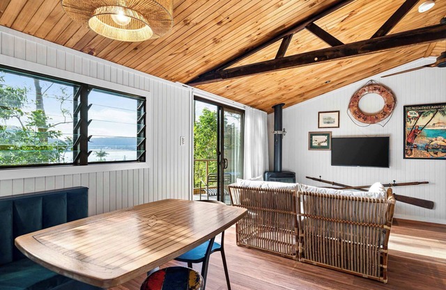 The Cabin by Coast Hosting