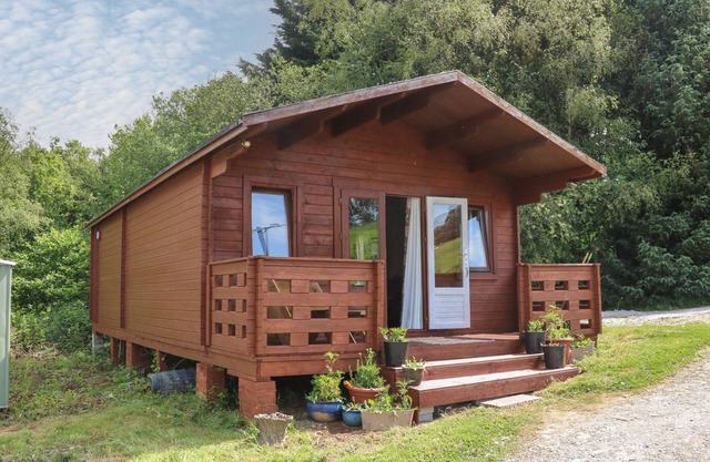 THE CABIN, LOWLEY BROOK FARM, romantic, with a garden in Launceston