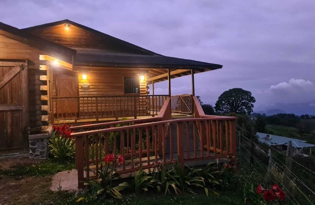 THE CABIN OF THE LILIES. NEAR VOLCANO IRAZU AND TURRIALBA. 100 MEGAS-