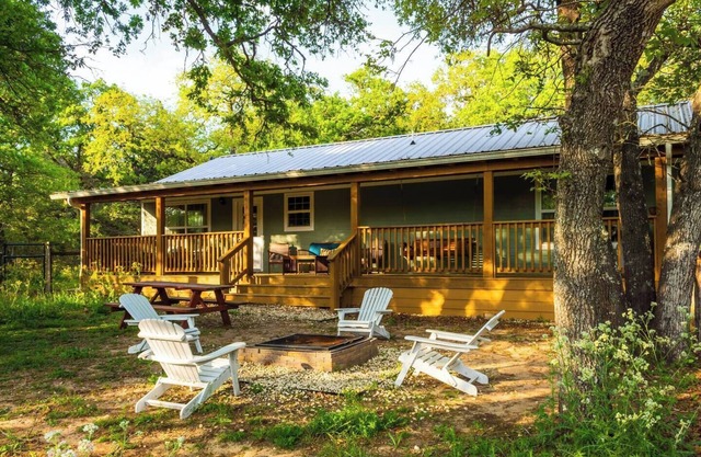 The Cactus House, A Serene Pet-Friendly Home in the 42 Acre Lost Pines Shire