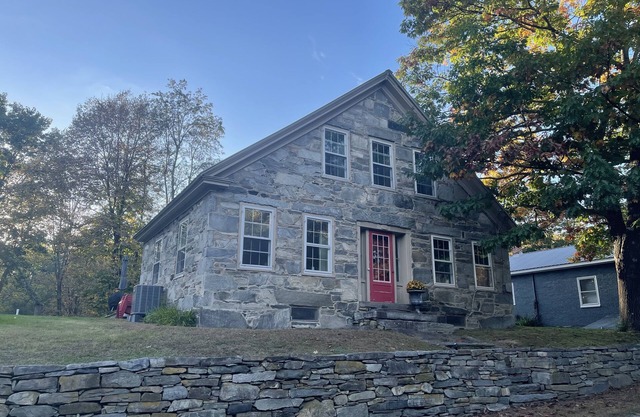 The Cairn, 1840s Cozy Stone Cottage, Pet Friendly