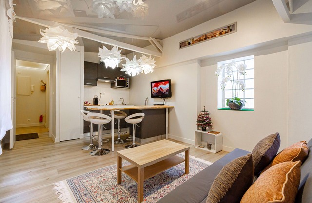The Calm of a Loft on the Quays of the Bream - 10 min Metro