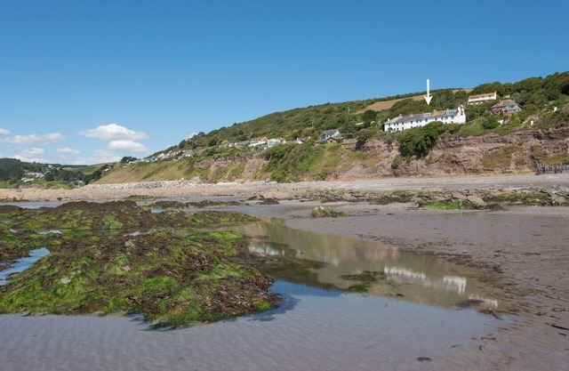 THE CAPTAINS HOUSE, pet friendly, with open fire in Downderry