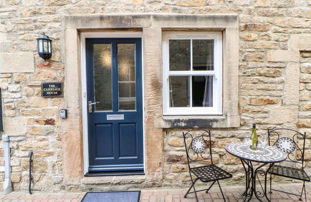 THE CARRIAGE HOUSE, family friendly, with a garden in Barnard Castle