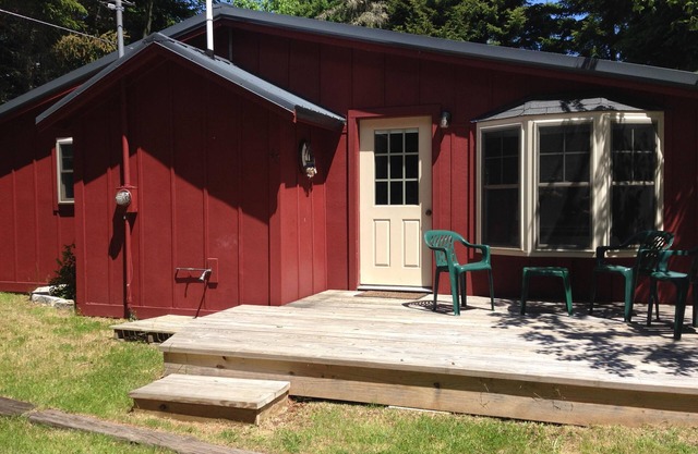 The Carriage House - A Cozy Beach Cottage With Spectacular Ocean Views