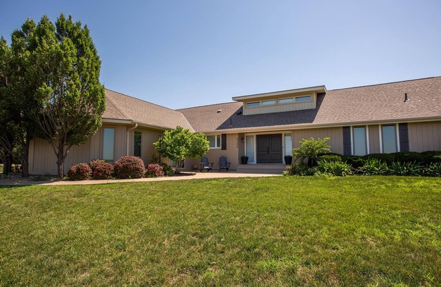The Castle Retreat: Beautiful, Spacious, Luxury Lakehouse with Amazing Views
