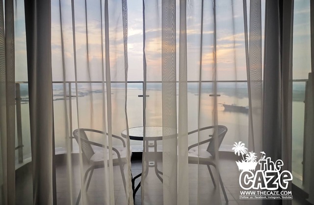 "THE CAZE" Seaview homestay Country Garden, Danga Bay (Facing Singapore Land)