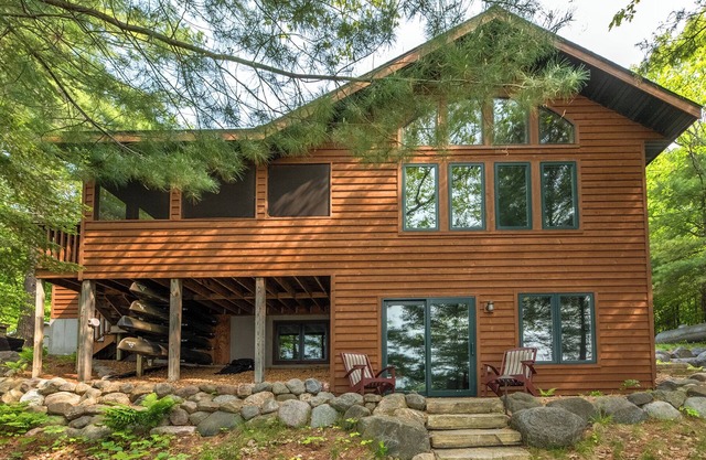 The Cedar Lakehouse | On Beautiful Gilmore Lake w/Dock, Kayaks, Firepit, AC