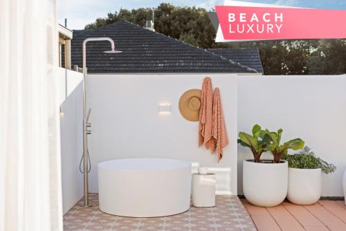 The Chester - 2BR Chic House with Outdoor Tub