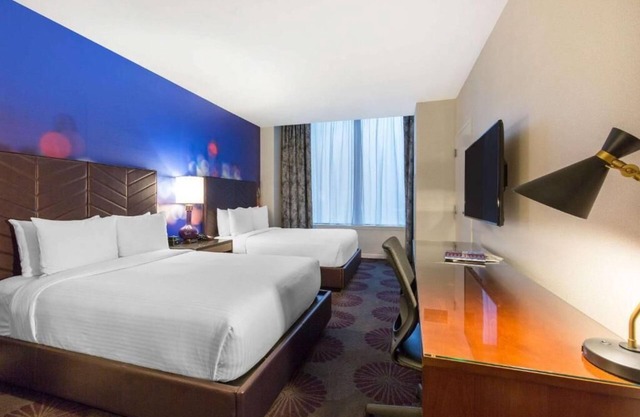 The Chicago Hotel Collection, Mag Mile, Deluxe Double Queen - Premium Option