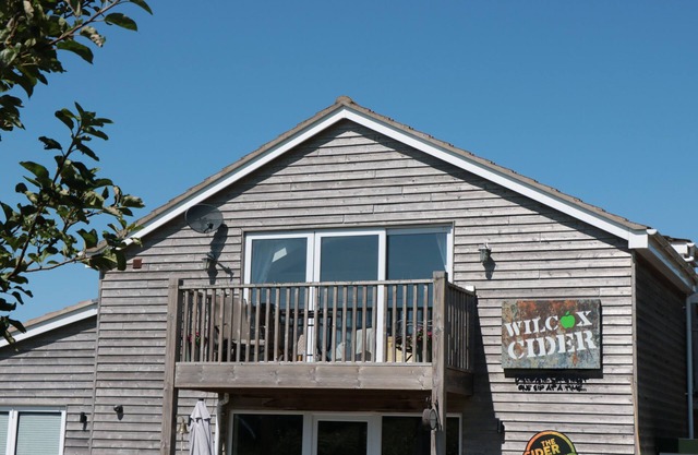 THE CIDER SHED, family friendly, country holiday cottage in Winscombe