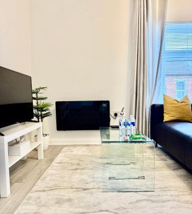 'The Cityside Charm' - Modern, Pristine & Well-appointed 1 Bed Flat in Town - Free Parking