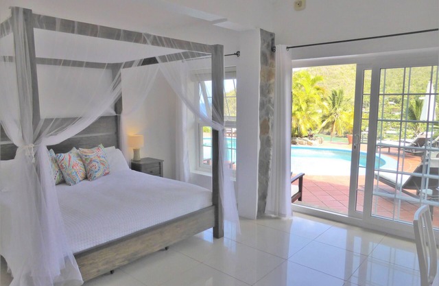 The Clarance Studio , cosy and luxurious studio near pool, stunning sea views