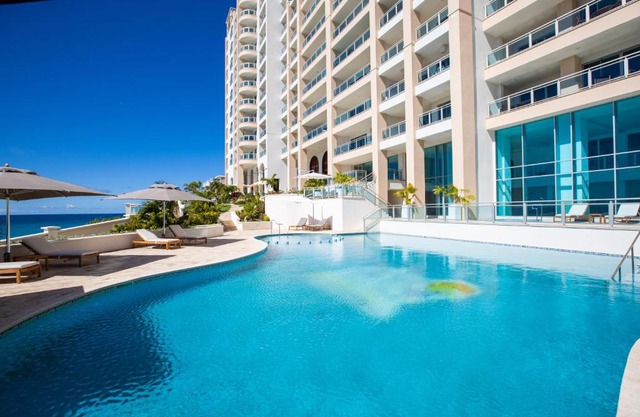 *The CLIFF_ BEACHFRONT and LUXURY MODERN UNIT* C2