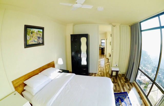 The Cliff House Serviced Apartment with Great Views