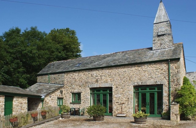 THE CLOCK HOUSE, pet friendly, character holiday cottage in Ivybridge