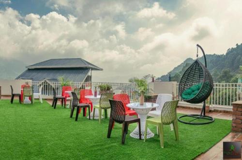 The Cloudberry Kasauli I Guaranteed Best Price I Serviced Villa I Open Air Rooftop I Couple Friendly I Pvt Balcony I Kasauli By ExoticStays