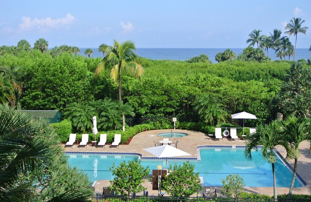 The Club 103, beach condo with balcony and ocean view, private gated community