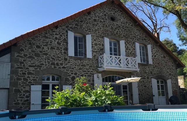 The Coachhouse at Lesterie avec piscine et jardins privés