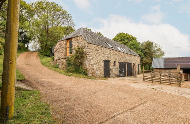 THE COACH HOUSE AT THORN FARM, pet friendly in Moretonhampstead