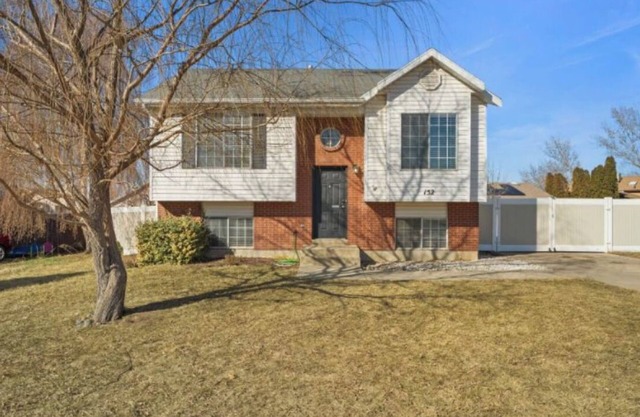 The Comfy Stay 4-bedroom house with WiFi, AC in fabulous Clearfield