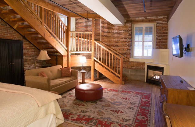 The Common Man Inn & Restaurant