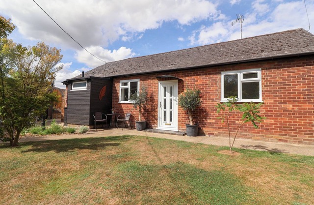 THE CORNER HOUSE, pet friendly, with a garden in Woodbridge