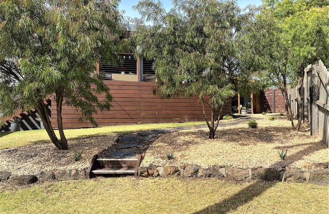 The Cosy Bungalow - very private, romantic haven.