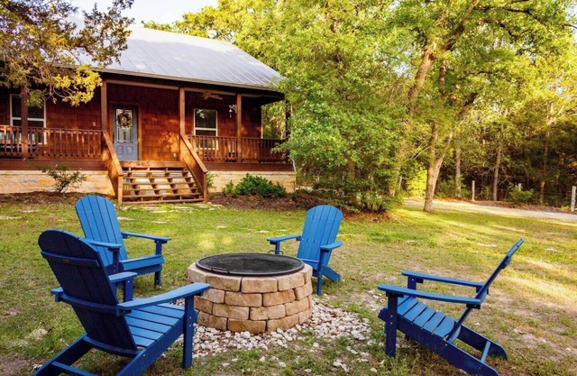 The Cottage, A Tranquil Pet-Friendly Retreat on 42 Acres at Lost Pines Shire