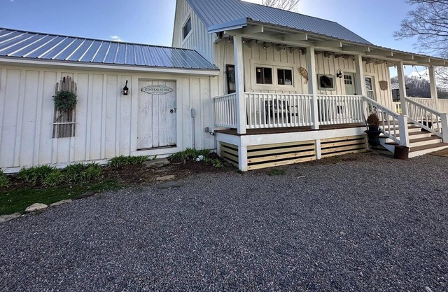 The Cottage at Historic Sutherland Manor est. 1807
