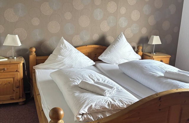 The country house is in a quiet location, close to hiking and cycling trails, as well as close to highways.