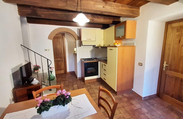 THE COURT - BEAUTIFUL TUSCAN RUSTIC