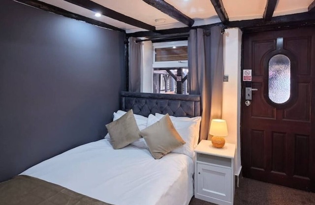 The Courtyard Lodge Room 2