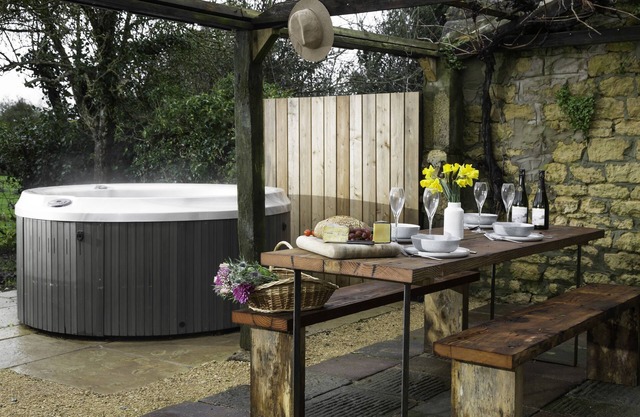 The Cow Byre - beautiful barn conversion in the South Cotswolds sleeping 6 guests