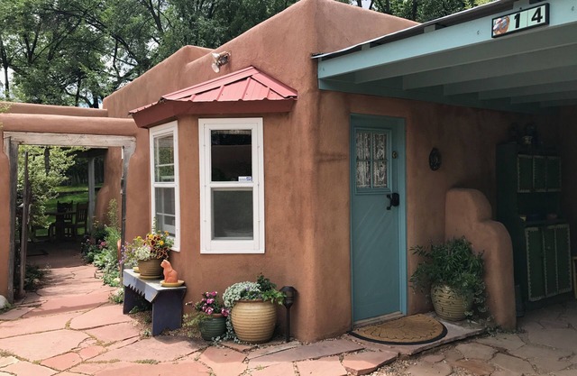 The Cowboy Cottage - Vintage Western Inspired Cottage In Tesuque