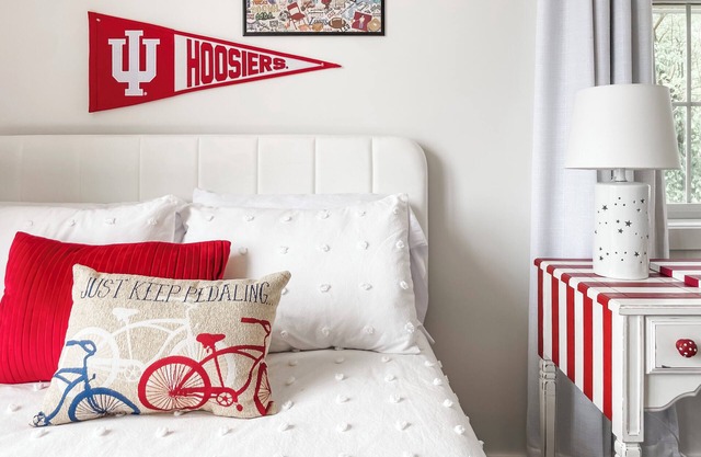 The Cream & Crimson Condo - Downtown: 2 Bedrooms, 2 Baths, Sleeps 5