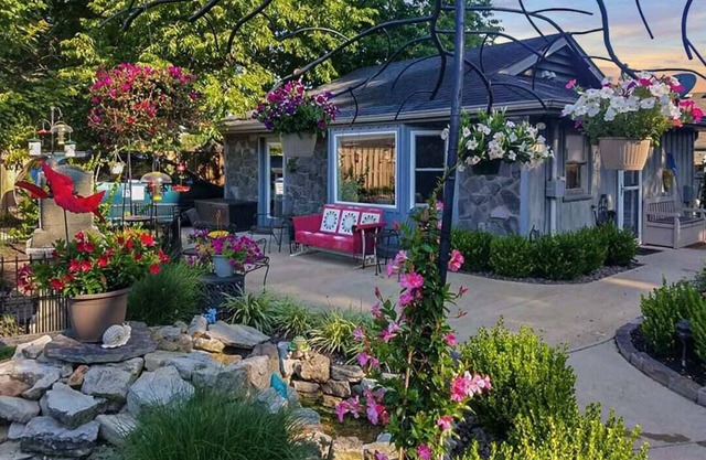 The Cunningham Cottage | King Bed & Garden