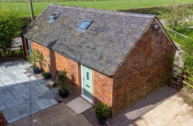 The Den: Beautiful Farm Near Cannock Chase
