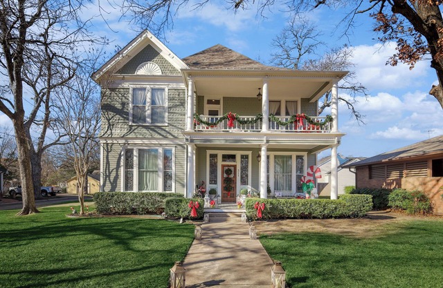 The Denton Street Holiday House, an 1893 Victorian in the Historic District