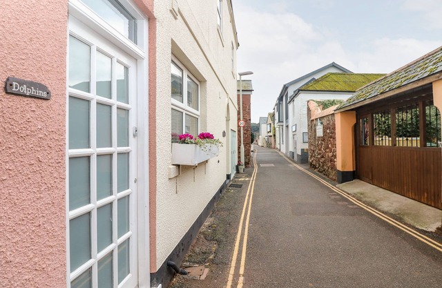 THE DOLPHINS, pet friendly, luxury holiday cottage in Shaldon